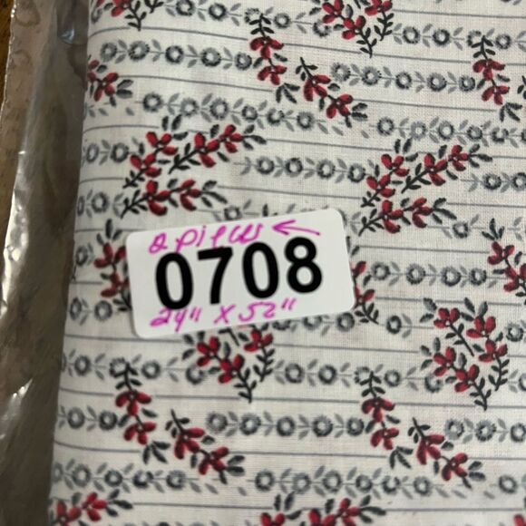 2 PIECES Christmas Winter Fabric -Red & Gray Flowers On White  - 24" X 52" Each - Picture 5 of 5